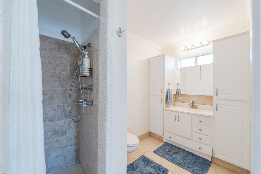 More Photos Of 71 19th St, Hermosa Beach Apartments For Sale