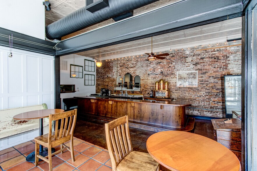 More Photos Of 215 10th St, Augusta General Retail For Sale