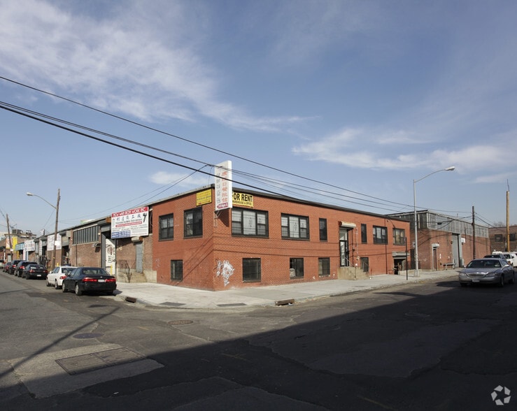 More Photos Of 3149 Higgins St, Flushing Warehouse For Lease