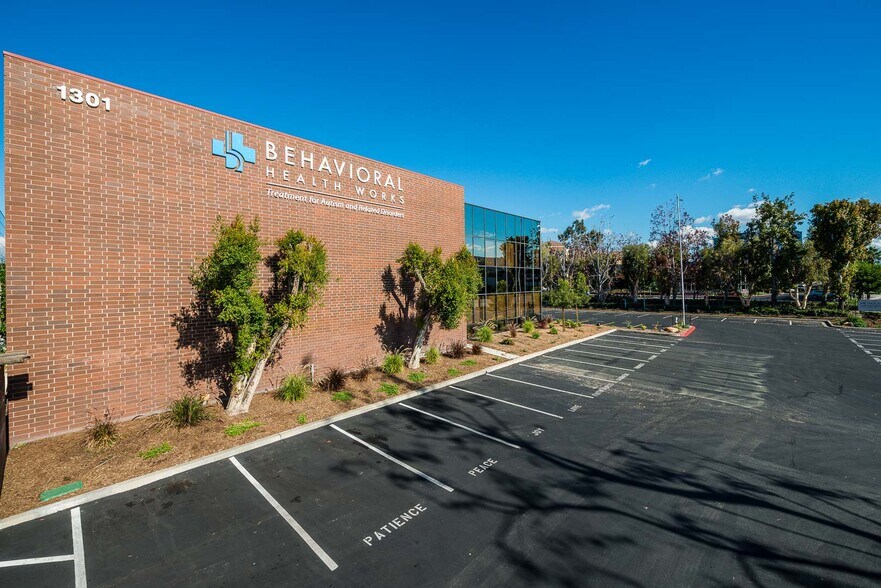 More Photos Of 1301 E Orangewood Ave, Anaheim Office For Sale