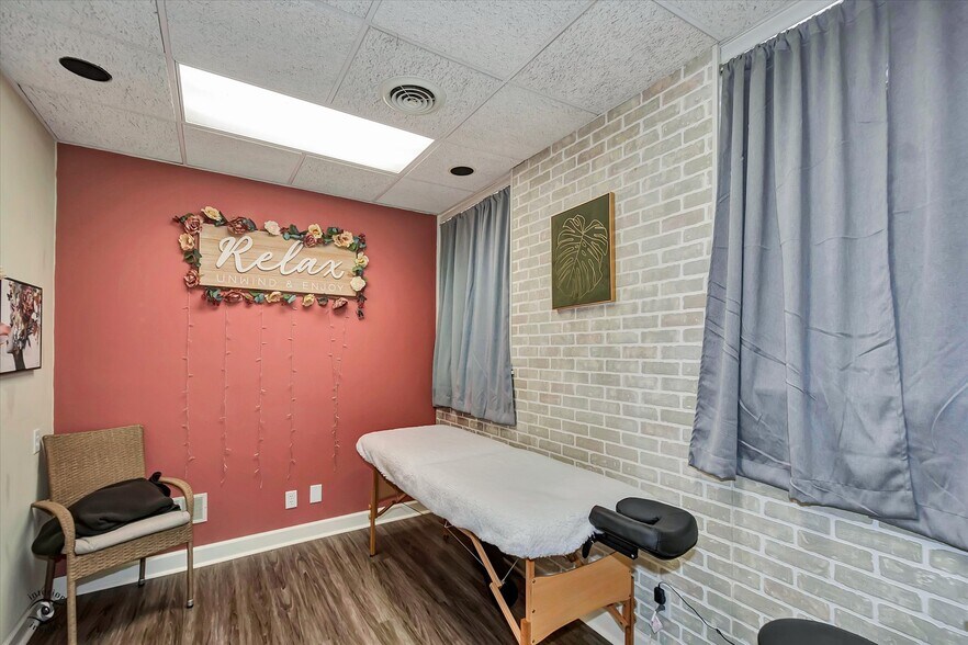 More Photos Of 1112 E Railroad St, Sandwich Office For Sale