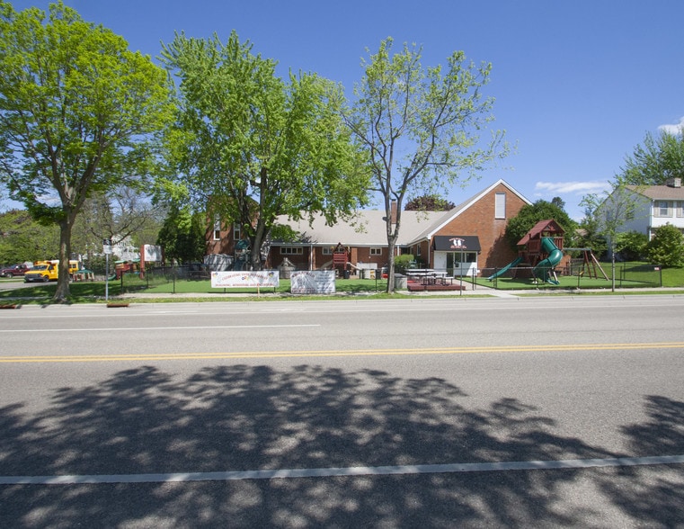 Primary Photo Of 1901 Ford Pkwy, Saint Paul Schools For Lease