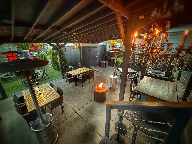 More Photos Of 709 W Main St, Madison General Retail For Sale