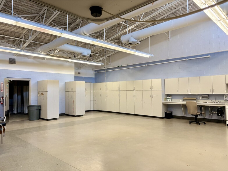 More Photos Of 1490 E 191st St, Euclid Light Manufacturing For Lease