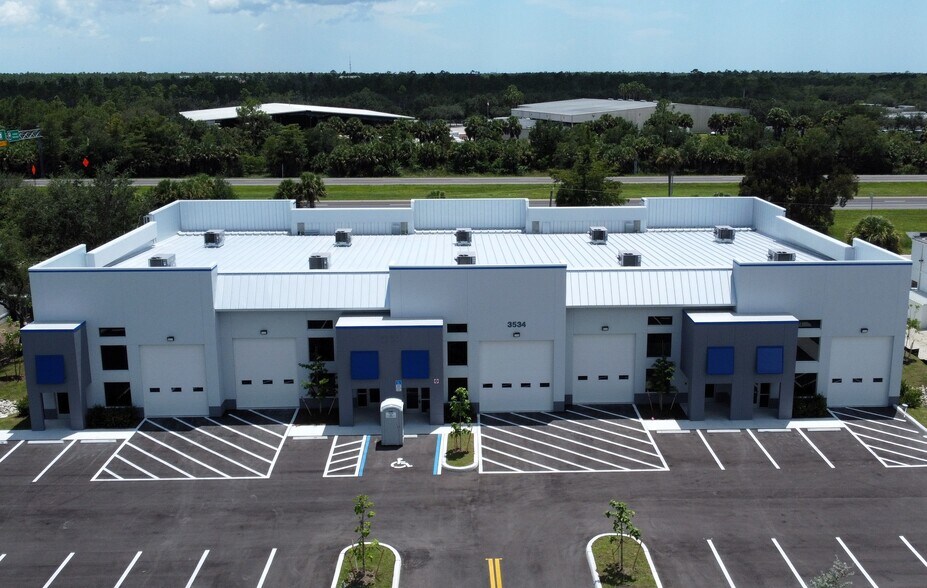 More Photos Of 5651 Shirley St, Naples Light Distribution For Lease