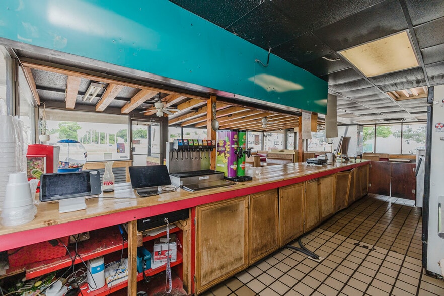 More Photos Of 503 N West St, Wichita Fast Food For Sale