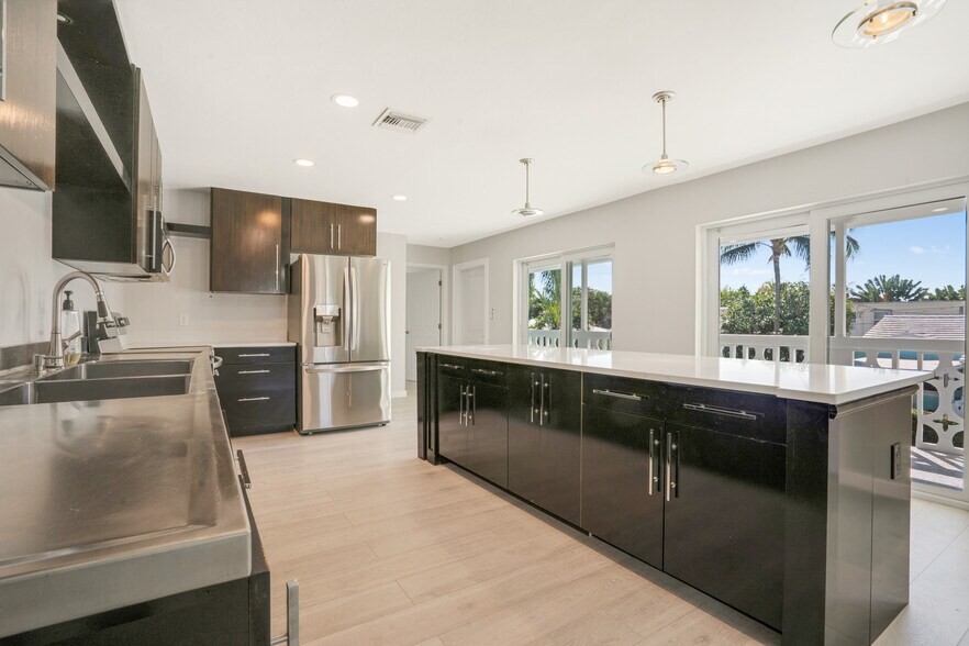 More Photos Of 2649 Lake Dr, Riviera Beach Apartments For Sale