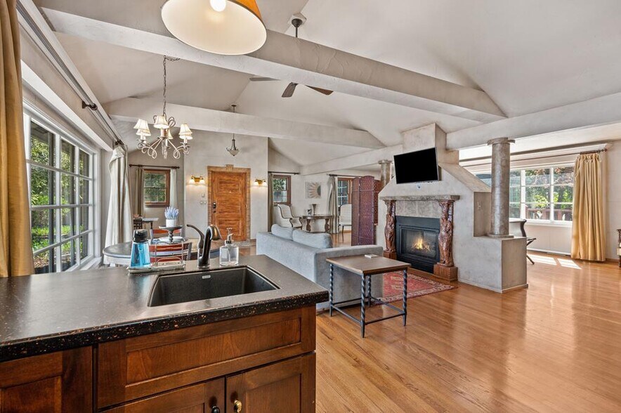 More Photos Of 219 Kentucky St, Sturgeon Bay Specialty For Sale