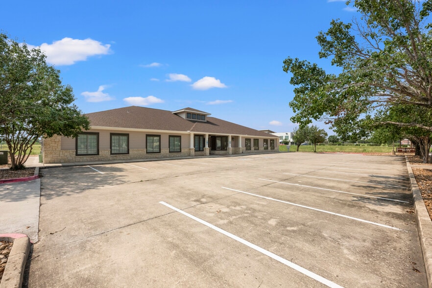 More Photos Of 1921 Corporate Dr, San Marcos Office For Lease
