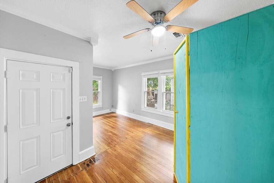 More Photos Of 2032 E Cesar Chavez St, Austin Office Residential For Sale