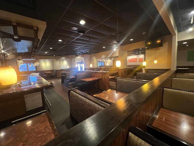 More Photos Of 7207 S Tamiami Trl, Sarasota Restaurant For Lease