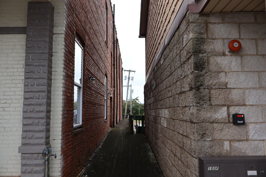 More Photos Of 108 NW Main St, Easley General Retail For Sale