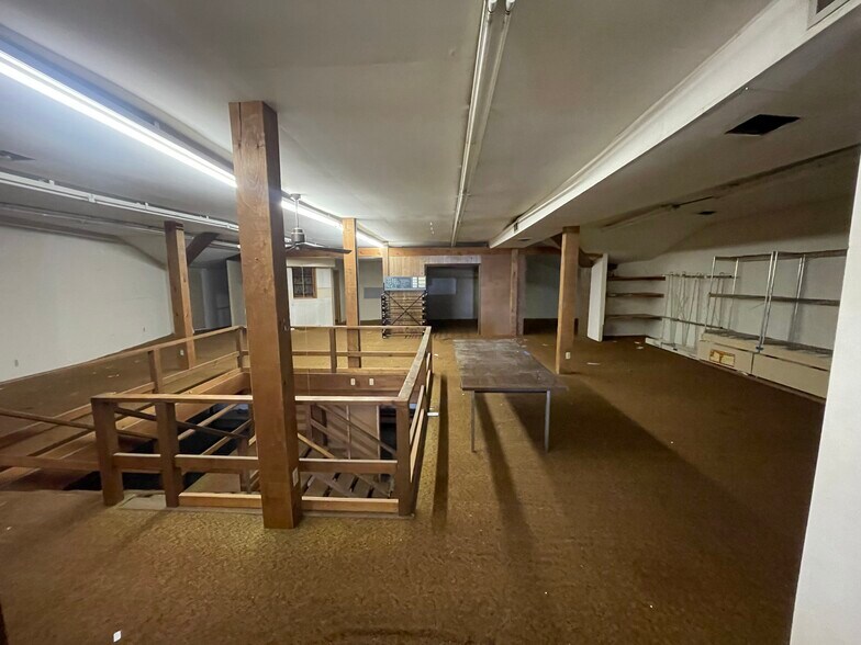 More Photos Of 211 S Elm St, Owosso Flex For Sale