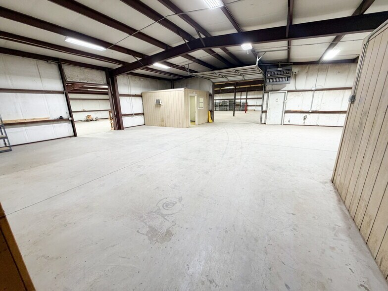 More Photos Of 2031 Trade Dr, Midland Showroom For Sale