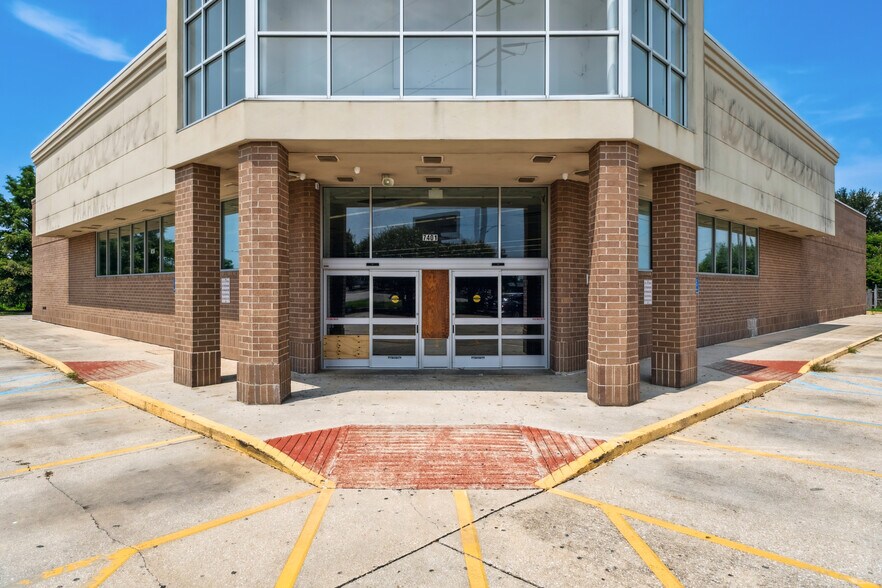 More Photos Of 7401 Read Blvd, New Orleans Drugstore For Sale