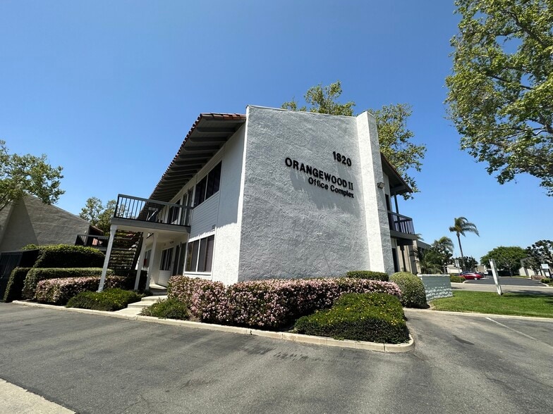 More Photos Of 1820 W Orangewood Ave, Orange Office For Lease