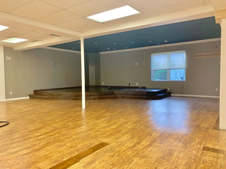 More Photos Of 1812-1814 Merrick Rd, Merrick Office For Sale