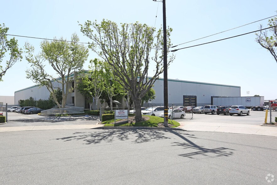 More Photos Of 13930-13950 Mica St, Santa Fe Springs Warehouse For Lease