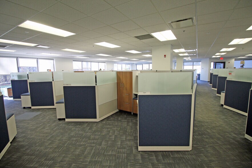 More Photos Of 3500 E Coliseum Blvd, Fort Wayne Office For Lease