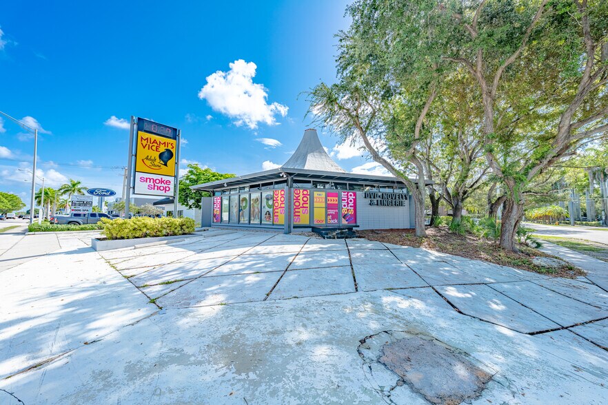 More Photos Of 15657 S Dixie Hwy, Miami Freestanding For Sale