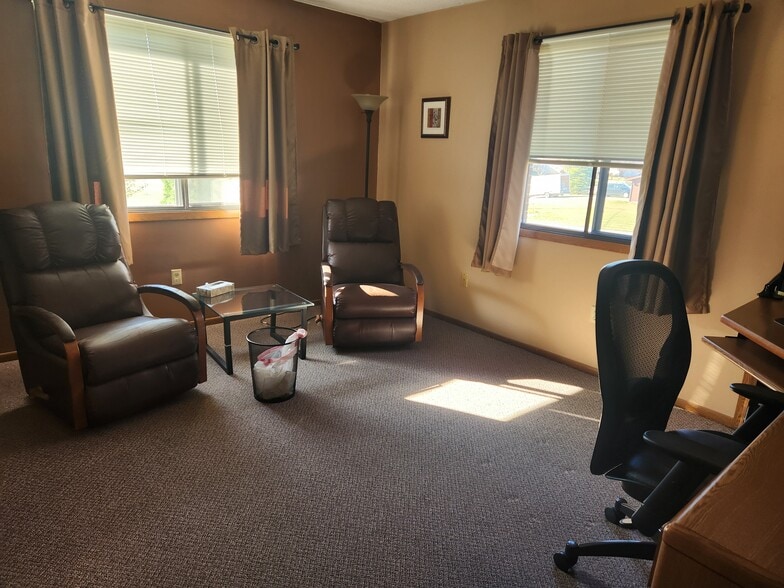 More Photos Of 1309 S Broadway St, Toledo Office For Sale