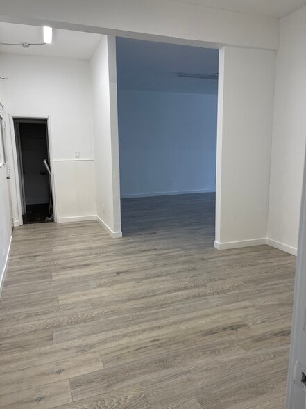 More Photos Of 11408-11410 Saticoy st, North Hollywood Storefront Retail Office For Sale