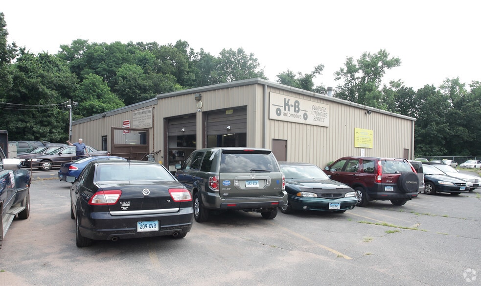Primary Photo Of 311 Broad St, Manchester Auto Repair For Sale