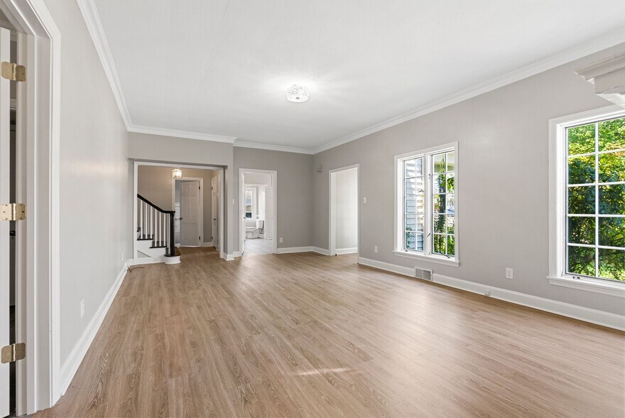 More Photos Of 454 Big Hill Ave, Richmond Office For Sale