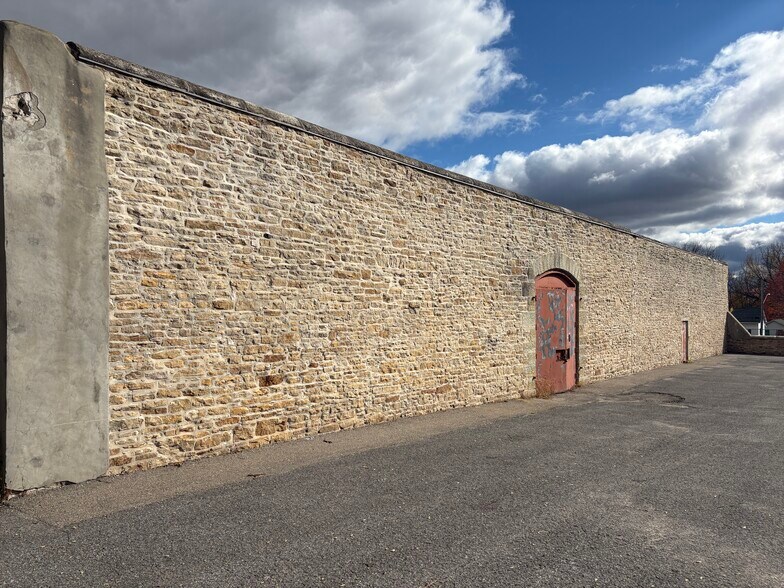 More Photos Of 62 Beckwith Rue E, Perth Flex For Sale