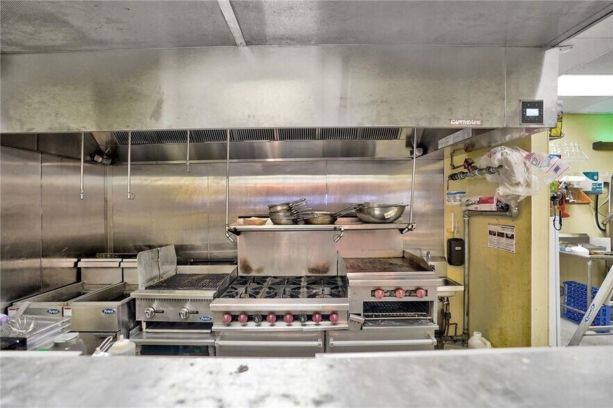 More Photos Of 835-841 NE 3rd Ave, Fort Lauderdale Bar For Sale