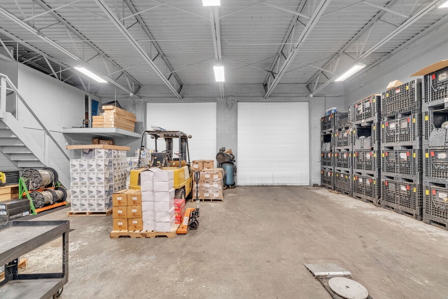 More Photos Of 1475 S Newburgh Rd, Westland Light Distribution For Sale