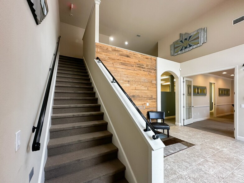 More Photos Of 170 Fitzgerald Rd, Lakeland Office For Lease