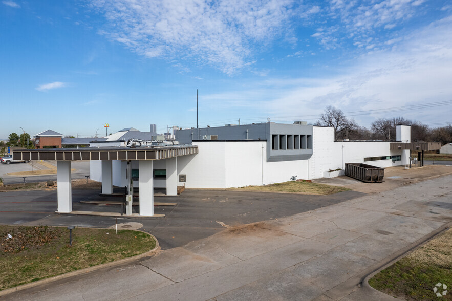 Primary Photo Of 2420-2440 Southwest Blvd, Tulsa Freestanding For Lease