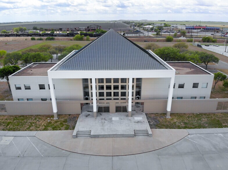 More Photos Of 1024 Texas Yes Blvd, Robstown Office For Lease