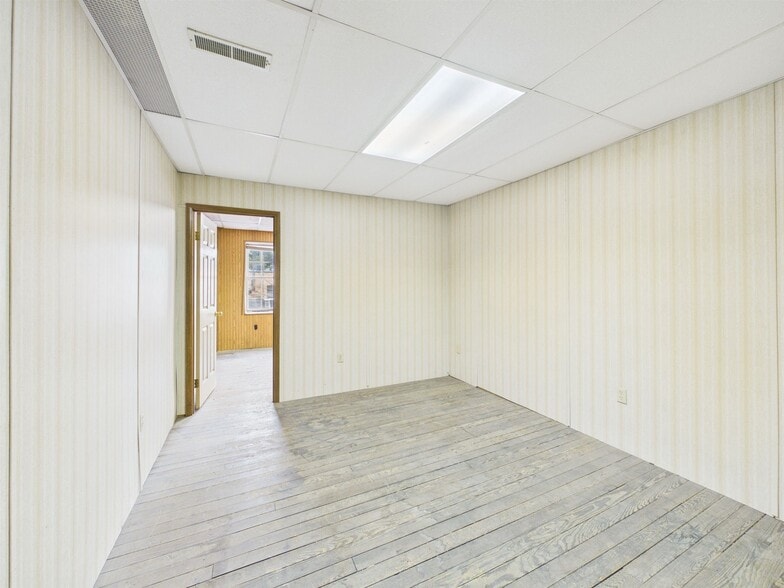 More Photos Of 123 S 3rd St, Ironton Storefront Retail Office For Sale