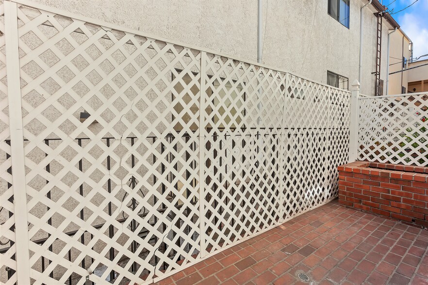 More Photos Of 635 E Olive Ave, Burbank Apartments For Sale