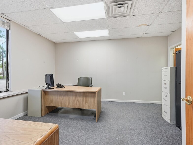 More Photos Of 832 W 11 Mile Rd, Madison Heights Warehouse For Sale