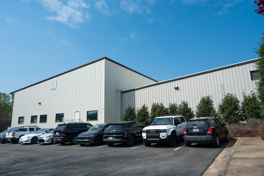 More Photos Of 2470-2480 Industrial Park Blvd, Cumming Warehouse For Sale