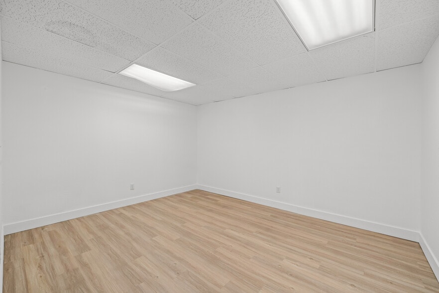 More Photos Of 5135 69th St, Lubbock Freestanding For Lease