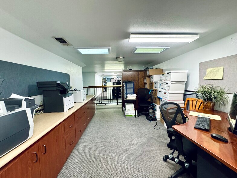 More Photos Of 2036 Railroad Ave, Redding Office For Sale