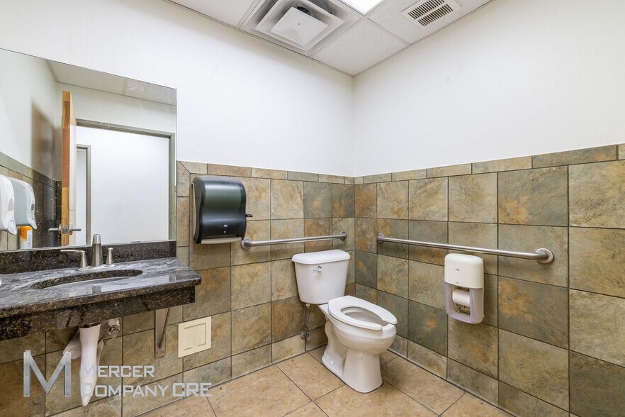 More Photos Of 400 Glade Ave, Oklahoma City Manufacturing For Lease