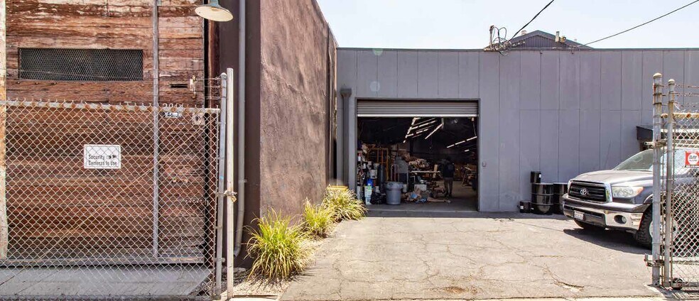 More Photos Of 2940-2944 Denby Ave, Los Angeles Warehouse For Sale