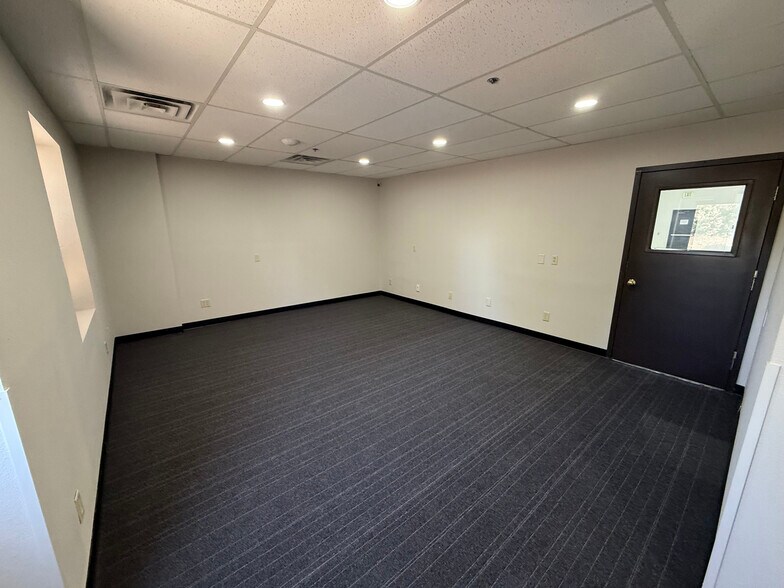 More Photos Of 418 8th St SE, Loveland Warehouse For Sale