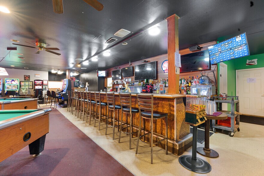 More Photos Of 335 E 3rd St, Lafayette Bar For Sale