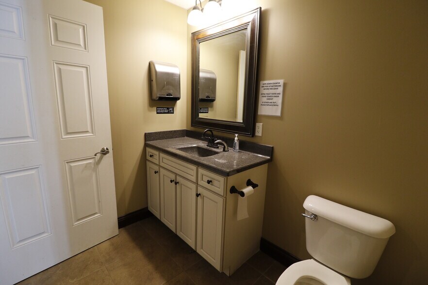 More Photos Of 1223 E Sciota Ave, Peoria Heights Industrial For Lease