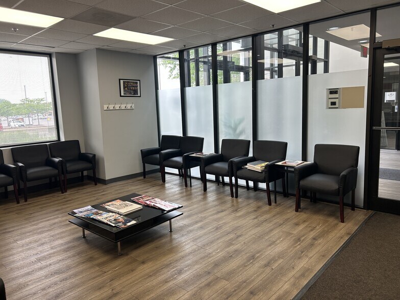 More Photos Of 2260 W Higgins Rd, Hoffman Estates Medical For Lease