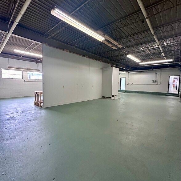 More Photos Of 710 Dawn St, Richmond Warehouse For Lease