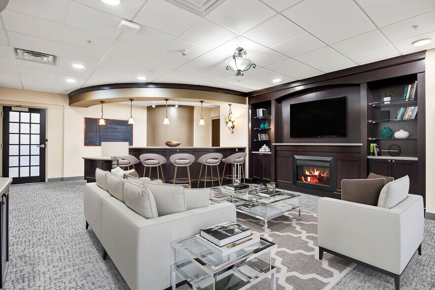 More Photos Of 711-713 Troy Schenectady Rd, Latham Medical For Lease