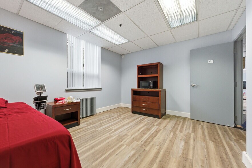 More Photos Of 910 Gilpin Ave, Wilmington Medical For Sale