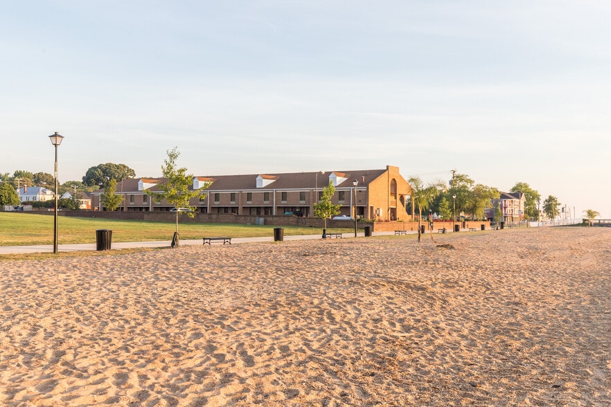 More Photos Of 30 Colonial Ave, Colonial Beach Hotel For Sale